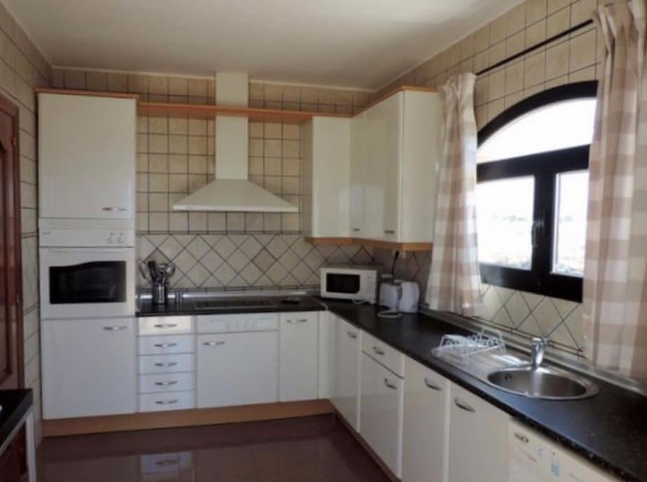 티아즈 Riviera Park 7A - Air Con- Wi-Fi- Uk Channels- 5 Minutes Walking From The Sea 아파트 외부 사진